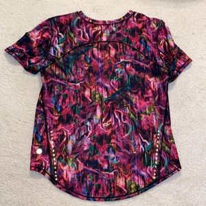 LULULEMON RISE AND RUN TOP NEVER WORN!